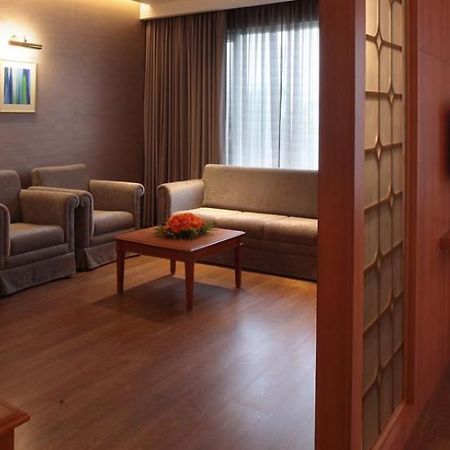 Monsoon Empress Kochi Hotel Exterior photo