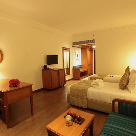 Monsoon Empress Kochi Hotel Exterior photo