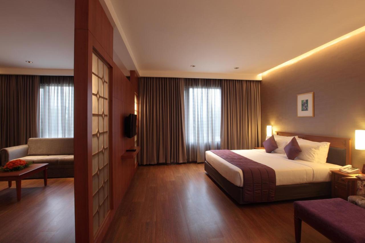 Monsoon Empress Kochi Hotel Exterior photo