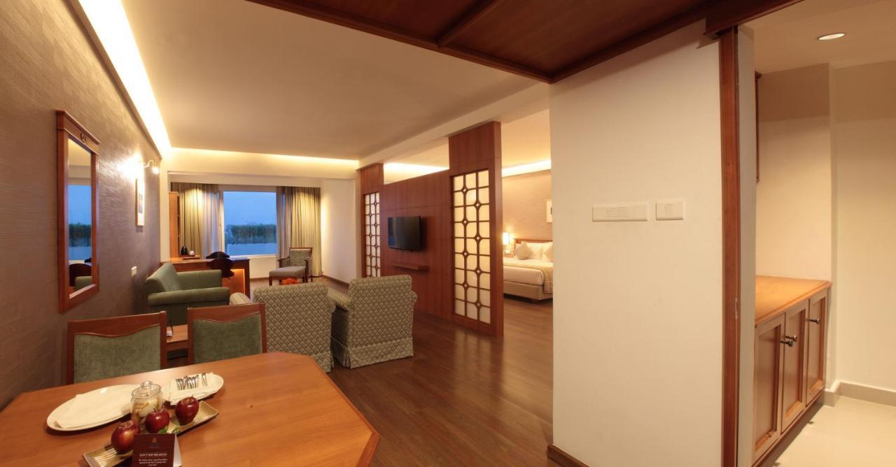Monsoon Empress Kochi Hotel Exterior photo