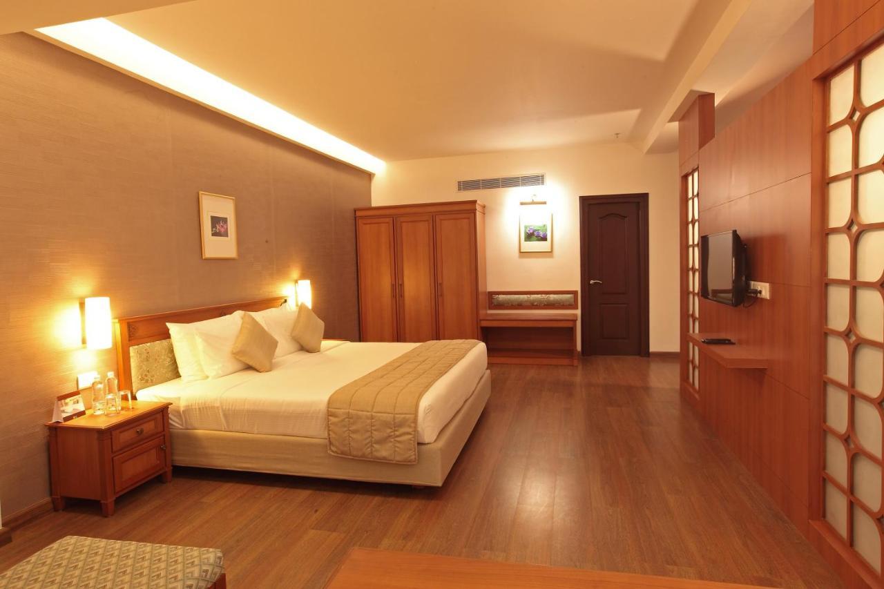 Monsoon Empress Kochi Hotel Exterior photo