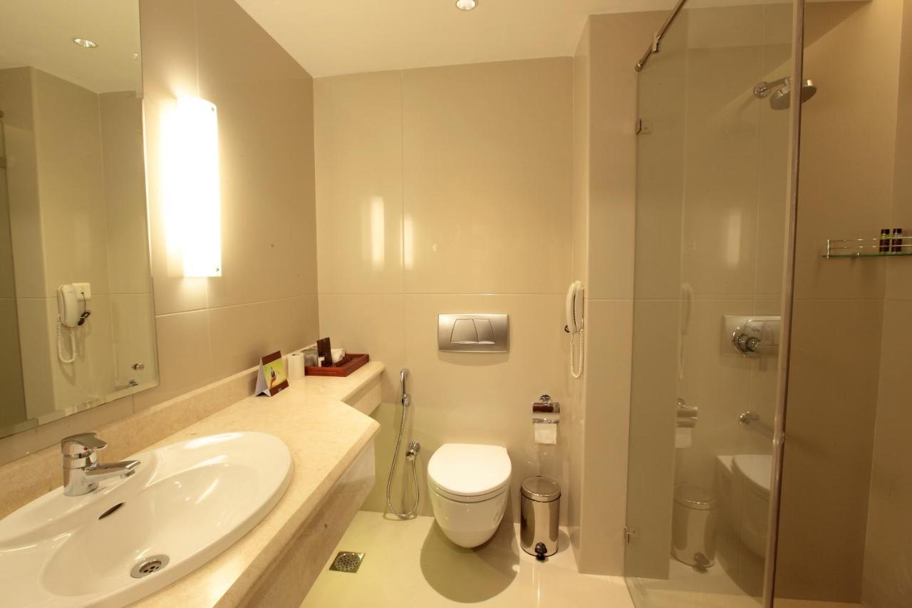 Monsoon Empress Kochi Hotel Exterior photo